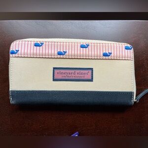 Vineyard Vines Zipper Wallet - EUC